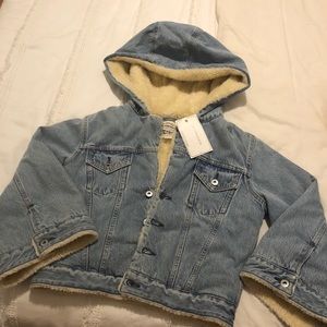 Levi’s cropped Sherpa jacket, Season 3 (2019)